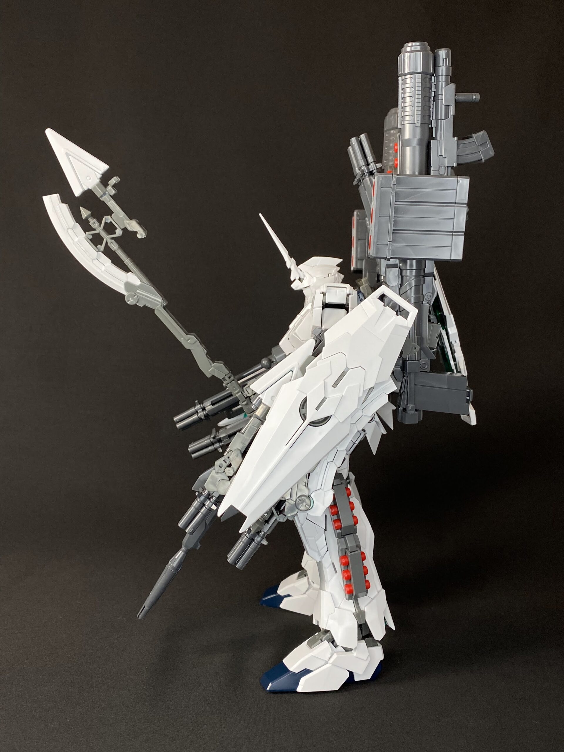MGフルアーマーユニコーン最終値下げ フルアーマーユニコーンガンダム プラモデル MG 組み立て済み
